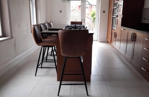 Fleetwood Haus | Amazing Balcony Seaview 5-bedroom house in delightful Fleetwood with WiFi