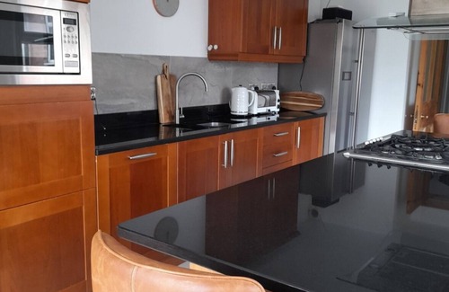 Fleetwood Haus | Amazing Balcony Seaview 5-bedroom house in delightful Fleetwood with WiFi