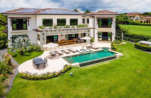Tamarindo Haus | Amazing Beach Villa on the golf course of Hacienda Pinilla