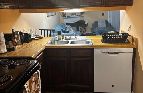 Lithonia Haus | Amazing Cozy 2Br home In Lithonia/Stone Mountain W/ 2 FULL bath Private Deck