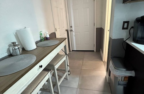 Pine Castle Wohnung | Unique Cozy Studio Full Kitchen