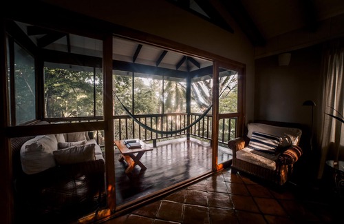 Punta Gorda Resort | Amazing Floor-to-Ceiling Jungle Views Suite w/ WiFi & Air Conditioning