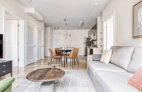 Near Northeast Wohnung | Amazing H Street 2BR w/ W/D & Gym, walk to Union Station, by Blueground