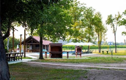 Sisak Haus | Amazing Home In Gusce With Sauna