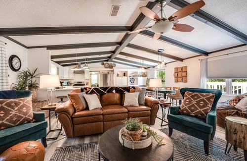 Middleburg Haus | Amazing Home on Black Creek |Watersports Fun |Hot Tub |Firepit |BBQ |Boat Parking|Close to Boat Ramp