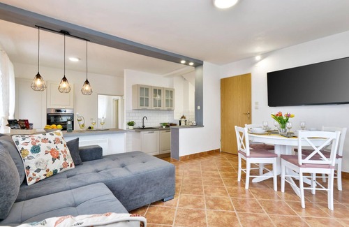 Ivanec Haus | Amazing home with swiming pool