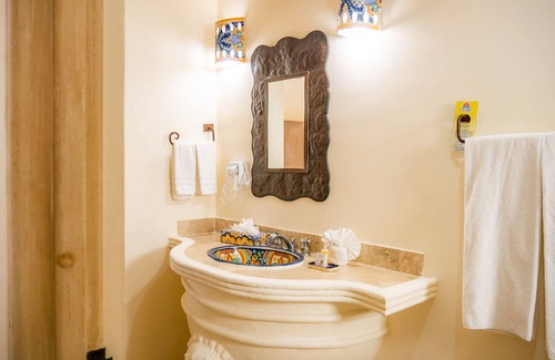 Colonia El Progreso Villa | Amazing King Suite Villa + Terrace