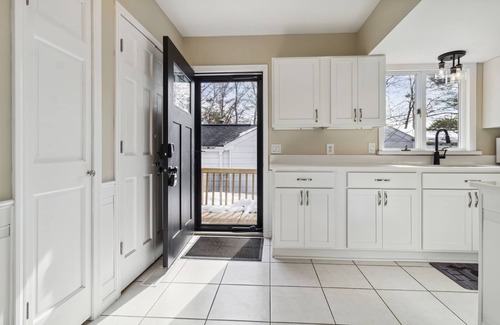 Farwell Haus | Amazing lake views for the perfect family getaway at the Lake Thirteen Retreat!