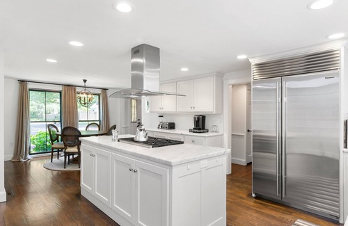Andover Haus | Amazing Location, Downtown Charmer 5 Bedrooms, First Floor Master Suite