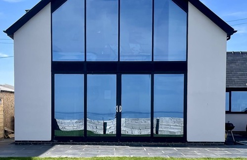 Cayton Bay Villa | Amazing Luxury Sea Front Villa With Hottub