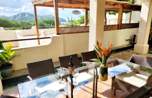 Coco Sunset Hills Wohnung | Amazing Oceanview rooftop terrace walk to beach