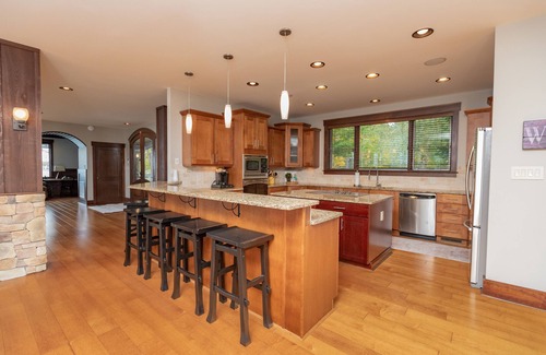 Macon Haus | AMAZING PANORAMIC LAKE GASTON VIEWS IN THIS EXECUTIVE 6 BEDROOM HOME
