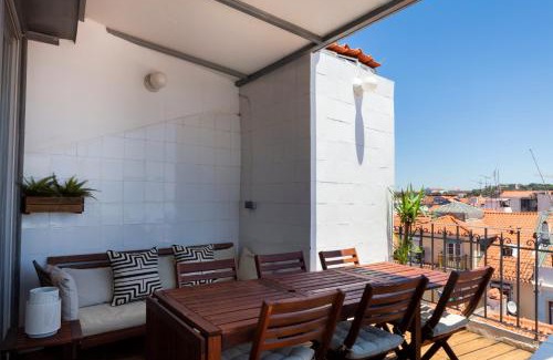 Encarnacao Wohnung | Amazing Rooftop Terrace With River And Historic City View 4 Bedrooms 4 bathrooms AC 19th Century Building Chiado