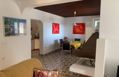 Pjescana Uvala Wohnung | SPACIOUS APARTMENT. WONDERFUL VIEWS. COUPLE OF MINUTES WALK FROM BEACH