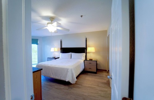 Crystal Harbour Resort | Amazing Stay Close to Best Attractions! 4 Relaxing Units w/ Kitchen, Pool!