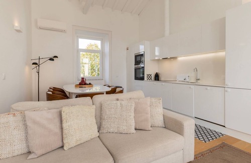 Santa Engracia Wohnung | Amazing Terrace River View Apartment by LovelyStay