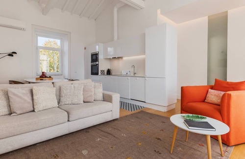 Santa Engracia Wohnung | Amazing Terrace River View Apartment by LovelyStay