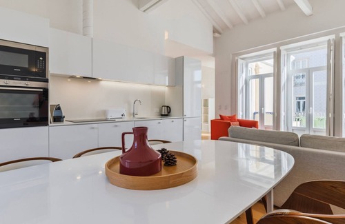 Santa Engracia Wohnung | Amazing Terrace River View Apartment by LovelyStay