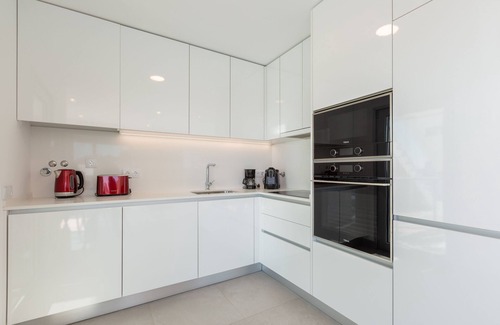 Calicos Eigentumswohnung | Amazing View, Beach 100m & Old Town 300m, 2 bdr+2 bthr, pool, aircon, garage