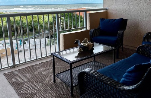 New Smyrna Beach Eigentumswohnung | Amazing View - Ocean Front renovated 2 bdrm condo on New Smyrna Beach