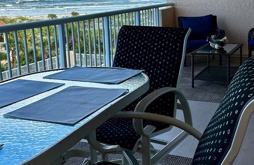New Smyrna Beach Eigentumswohnung | Amazing View - Ocean Front renovated 2 bdrm condo on New Smyrna Beach