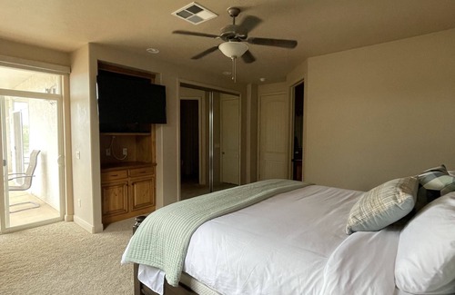 St. George Resort | Amazing view, pools/hot tubs/waterslide, trails. Las Palmas resort! Sleeps 10