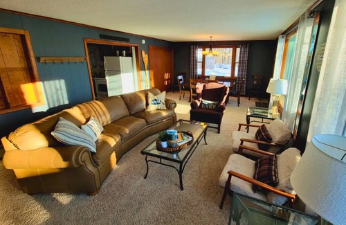 Lake Tomahawk Eigentumswohnung | Amazing Views! 2 BR 8-person Condo overlooking Lake Tomahawk, Dock Slip included