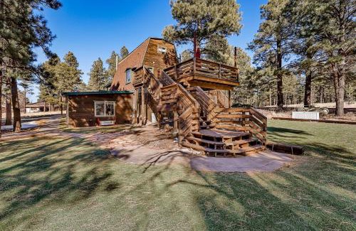Flagstaff Villa | Amazing Views Central AC 5 ac of Privacy Lawn Games and HOT TUB