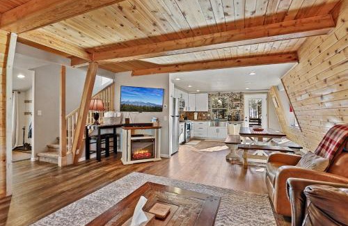 Flagstaff Villa | Amazing Views Central AC 5 ac of Privacy Lawn Games and HOT TUB