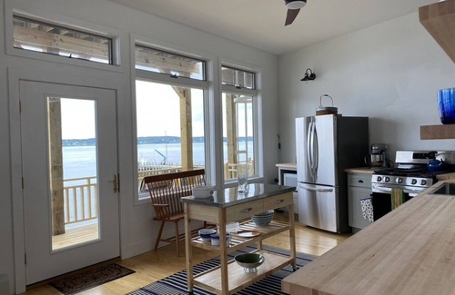 Eastport Wohnung | Amazing Views from Bay View Apartment at The Phoenix on Water Street