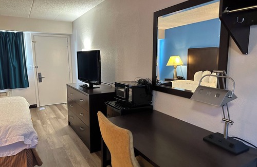 Flint Hotel | American Inn and Suites Bishop