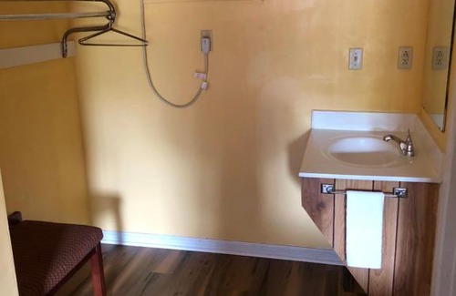 Arlington Hotel | Americas Best Value Inn - Jonesville