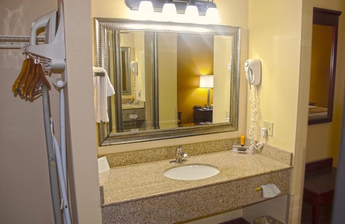 St. Robert Hotel | Americas Best Value Inn St. Robert