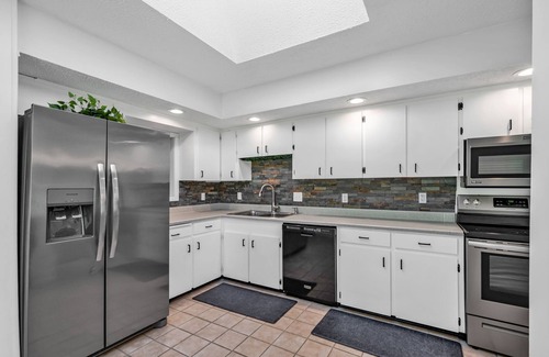 Amherst Haus | Amherst Oasis: Ideal Location Near Oberlin College & Cedar Point! 3 Beds 2 Bath