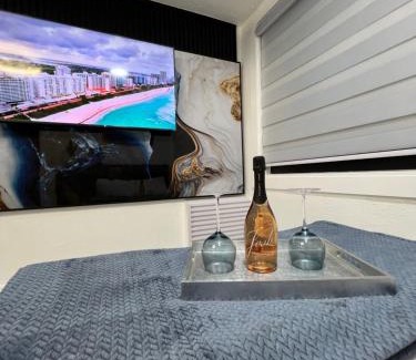 West Hollywood Wohnung | AMIRI Hollywood 5 mins from Hard Rock Stadium & The Guitar