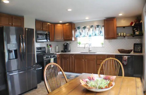 Sugarcreek Haus | Amish Country Get-away in the heart of Sugarcreek!