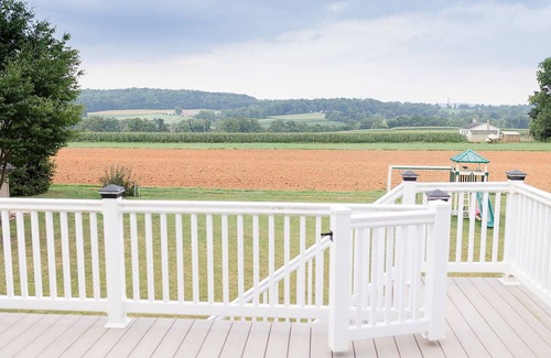 Martindale Wohnung | Amish Farmland View Private with a deck facing farmland. Close to attractions.