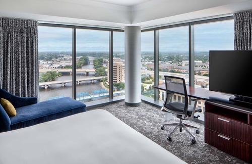 Downtown Hotel | Amway Grand Plaza, Curio Collection by Hilton