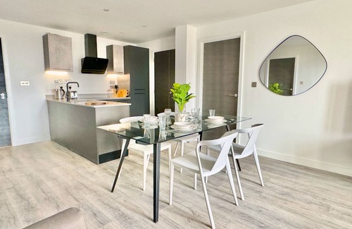 Heworth Hütte | An apartment that sleeps 4 guests in 2 bedrooms