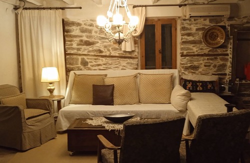 Agia Haus | Ein renoviertes Haus 8 km vom Meer entfernt