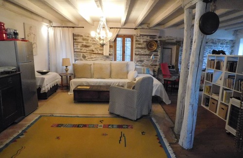 Agia Haus | Ein renoviertes Haus 8 km vom Meer entfernt