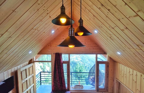 Narkanda Hütte | An Attic Magical Space -Duplex Room- King size bed