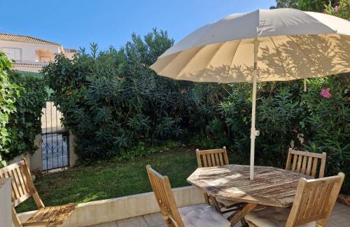 Vale do Garrao Wohnung | Ancão beach duplex with private garden