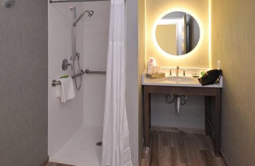 Deale Hotel | Anchored Inn at Hidden Harbour Marina