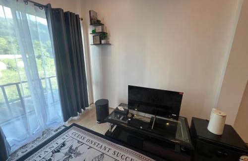 Pa Klok Haus | Anda Mantham Hill