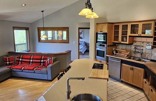 D'Arcy Haus | anderson lake view home - stunning views