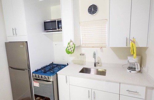 Bodden Town Wohnung | Andy's Inn 2 Bamboo Studio Suite - Charming Studio with beach access