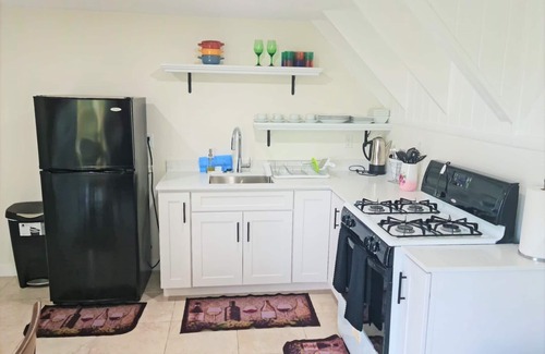 Bodden Town Wohnung | Andy's Inn 3 Loft Studio - Quaint, tranquil loft studio suite with beach access