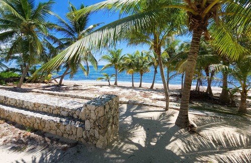 Bodden Town Wohnung | Andy's Inn 3 Loft Studio - Quaint, tranquil loft studio suite with beach access