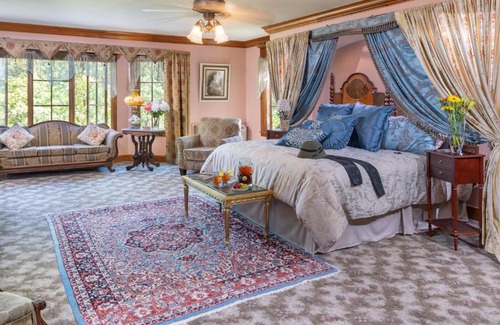 Eureka Springs Historic District Hotel | Angel at Rose Hall